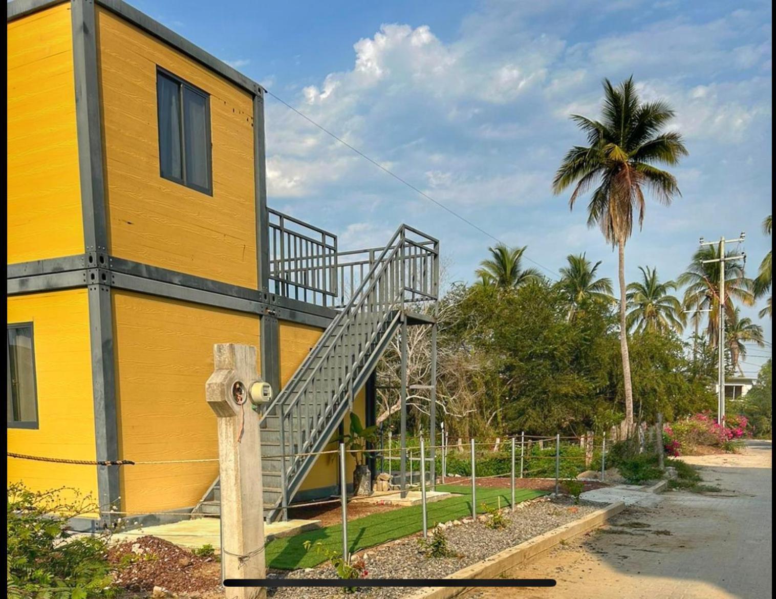 Yellow House 6 Minutos De Playa Барра-де-Навидад Номер фото